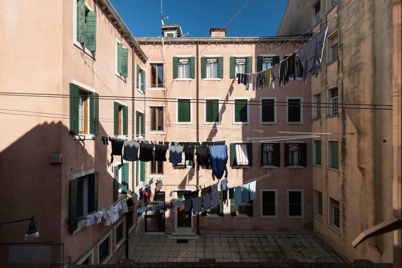 Le Ancore Apartment Few Steps From Biennale Art Venesia Bagian luar foto